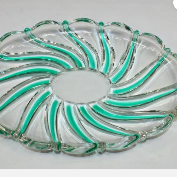 Mikasa Glass Candy Dish Bowl Oval Christmas Candy Green Swirl 9 1/4" x 6 1/2" - Picture 6 of 7